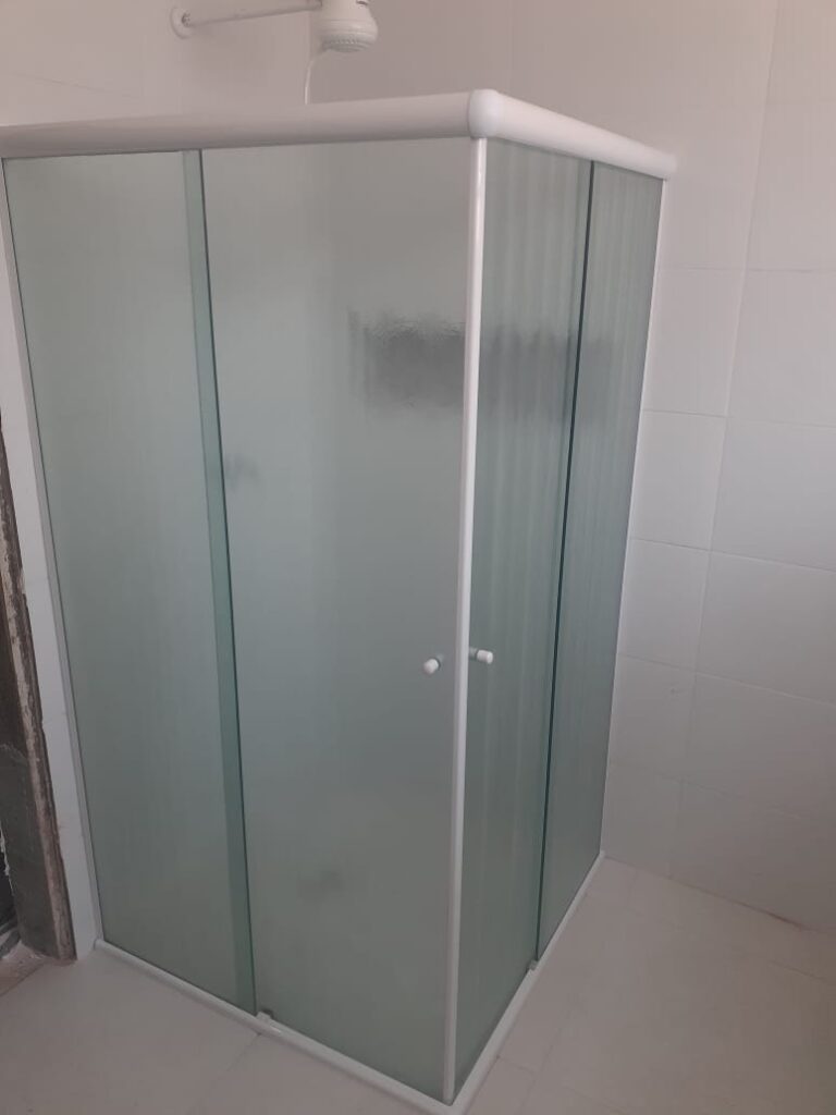 Box tradicional em Vidro Temperado