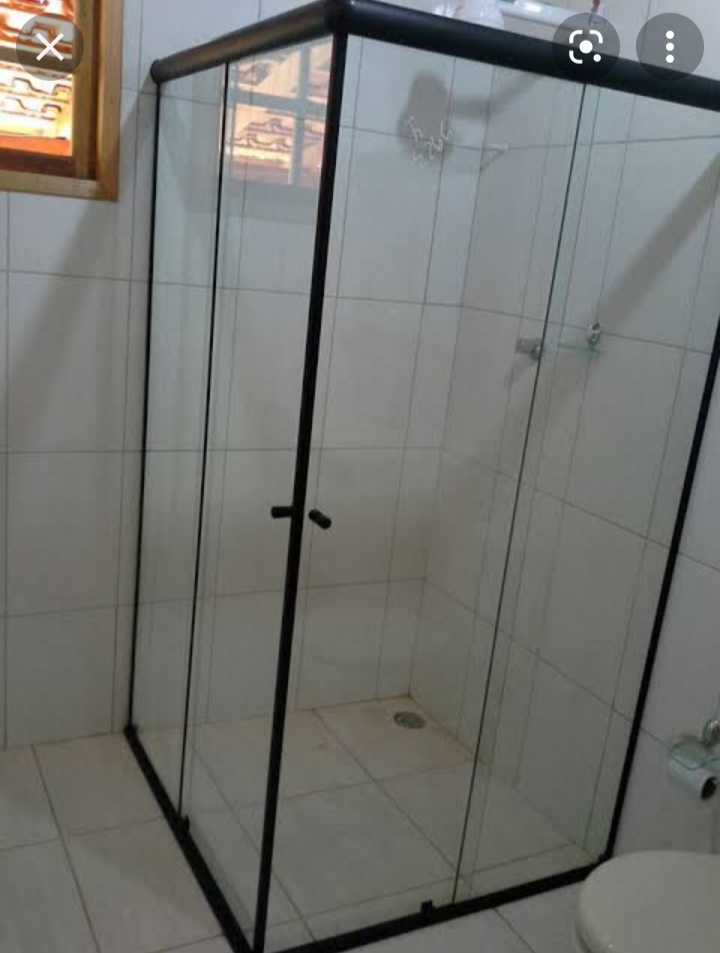 Box de Canto em Alumínio Preto